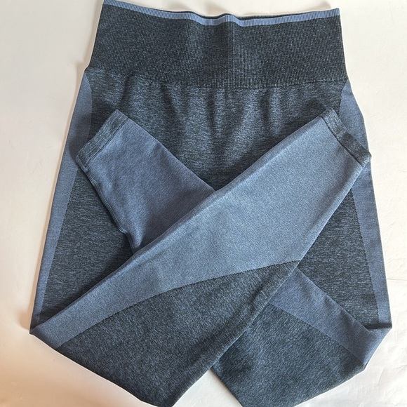 PINK Seamless Blue Two Tone Athletic Leggings Women’s Size Small - Picture 3 of 5